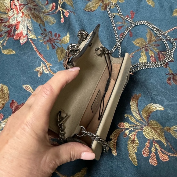 Beige and white GG Supreme Mini Bag - Picture 2 of 3